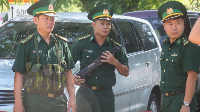 Công an, biên phòng cùng tung quân truy bắt phạm nhân 