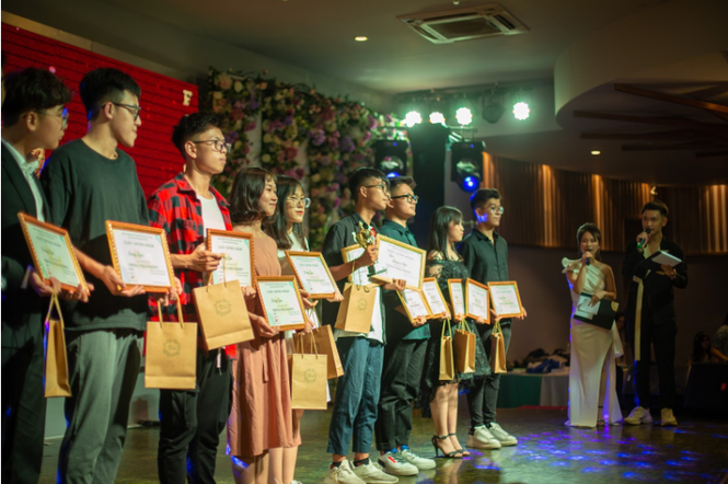 Mãn nhãn với Fiesta A Cielo - Đêm hội