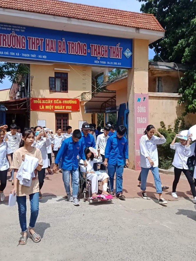 Những khoảnh khắc đẹp của kỳ thi vào lớp 10: Sĩ tử đừng lo, mọi người đều sẽ tiếp sức! - ảnh 6