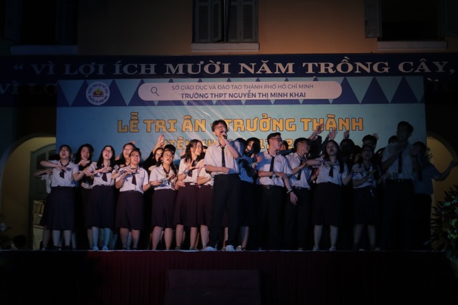 Đêm tri ân tại ngôi trường trăm tuổi: tạm biệt thanh xuân, chuyến tàu mang biển hiệu 1720 - ảnh 6