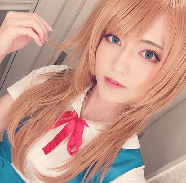 Dân mạng dậy sóng với màn tẩy trang thành công của nữ hoàng cosplay - ảnh 4