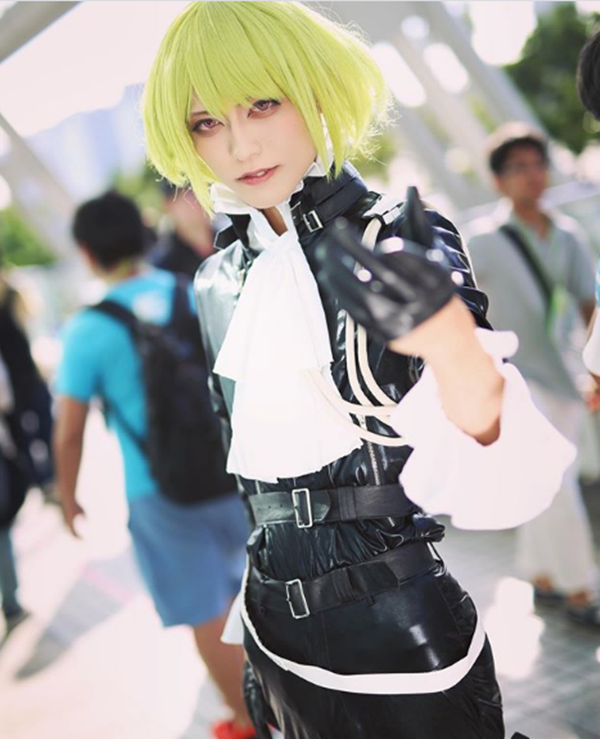 Dân mạng dậy sóng với màn tẩy trang thành công của nữ hoàng cosplay - ảnh 3