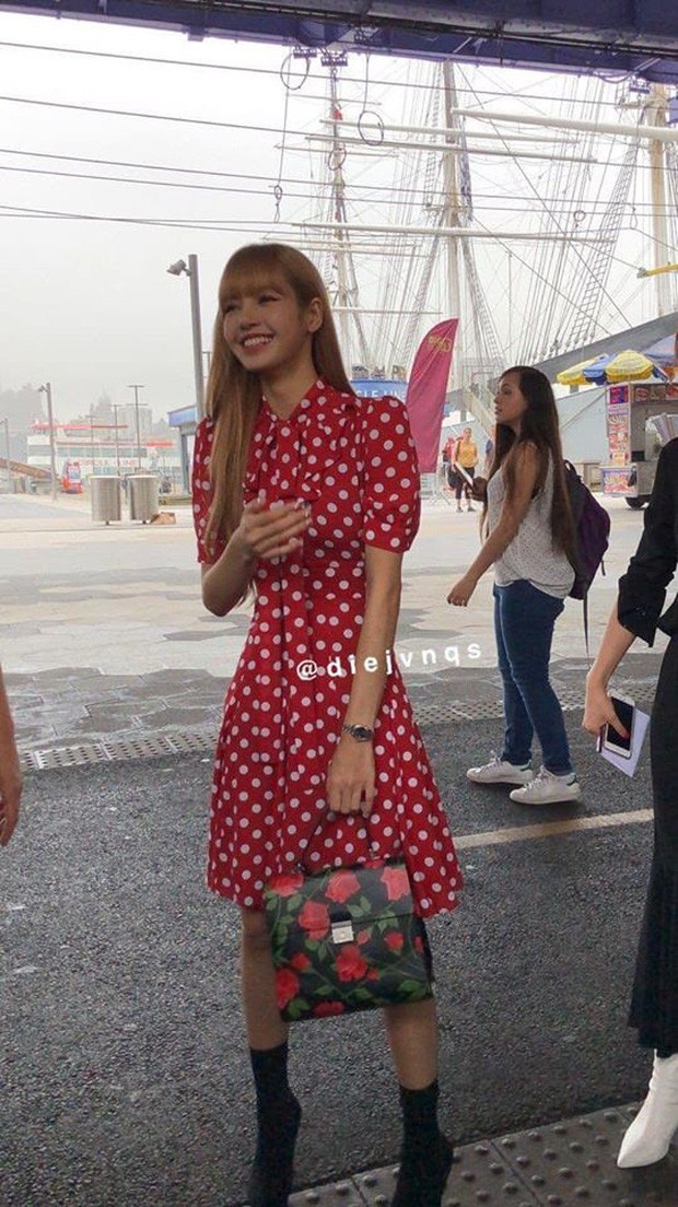Lisa (Black Pink) xinh đẹp trong ảnh fan chụp - ảnh 9