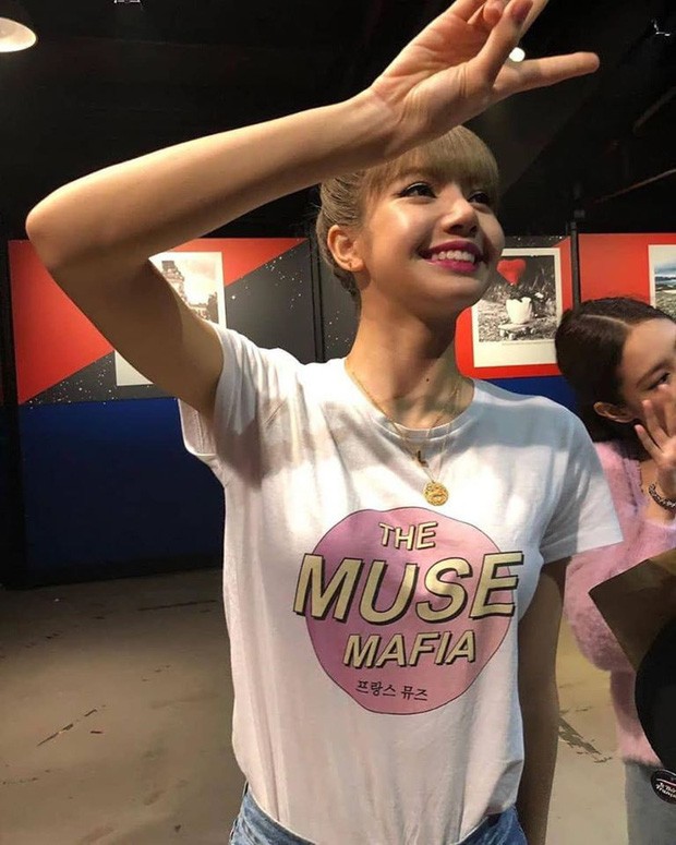 Lisa (Black Pink) xinh đẹp trong ảnh fan chụp - ảnh 4
