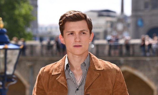 Tom Holland mua gà về nuôi vì hết trứng - ảnh 1