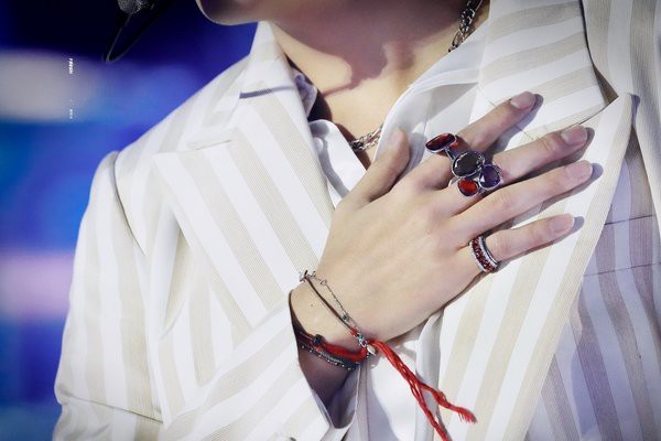 V (BTS) tiết lộ bí quyết có bàn tay đẹp - ảnh 3