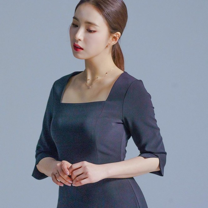 Sao Hàn 24H: Joy cùng Seolhyun diện đồ menswear - ảnh 6