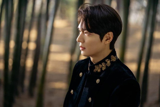 Lee Min Ho tiếp tục khoe vẻ đẹp trai trong loạt ảnh mới của Quân Vương Bất Diệt - ảnh 3