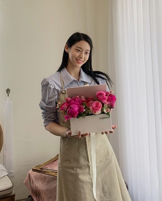 Sao Hàn 24H: Yoona cực khác lạ khi đội tóc giả - ảnh 4