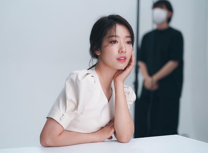 Sao Hàn 24H: Krystal chúc mừng sinh nhật Jessica - ảnh 3