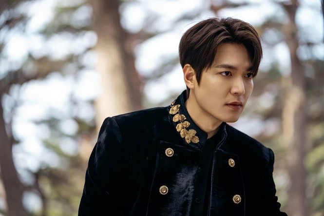 Nhìn lại thù lao sao Hàn 2020: Lee Min Ho đã khủng mà Hyun Bin còn choáng hơn - ảnh 1