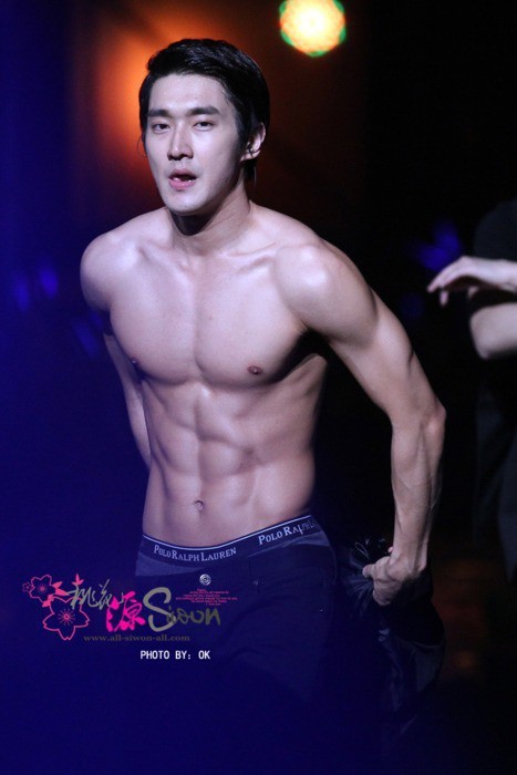 Trời nóng như vầy chỉ có ngắm nam thần K-Pop cởi áo là hạ nhiệt nhanh nhất - ảnh 2