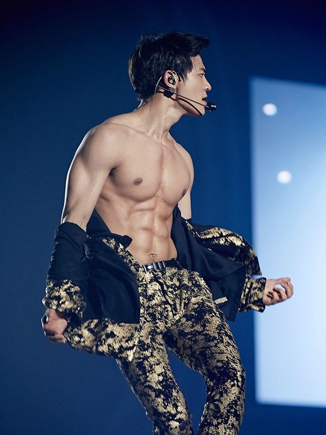 Trời nóng như vầy chỉ có ngắm nam thần K-Pop cởi áo là hạ nhiệt nhanh nhất - ảnh 8