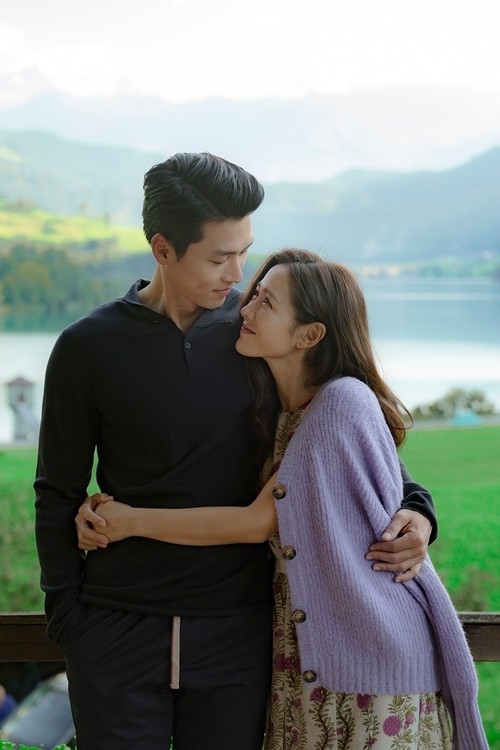 Nghe tin Hyun Bin, Son Ye Jin tham gia Baeksang mà dân tình gọi tên Song - Song - ảnh 1