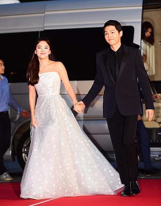Nghe tin Hyun Bin, Son Ye Jin tham gia Baeksang mà dân tình gọi tên Song - Song - ảnh 2