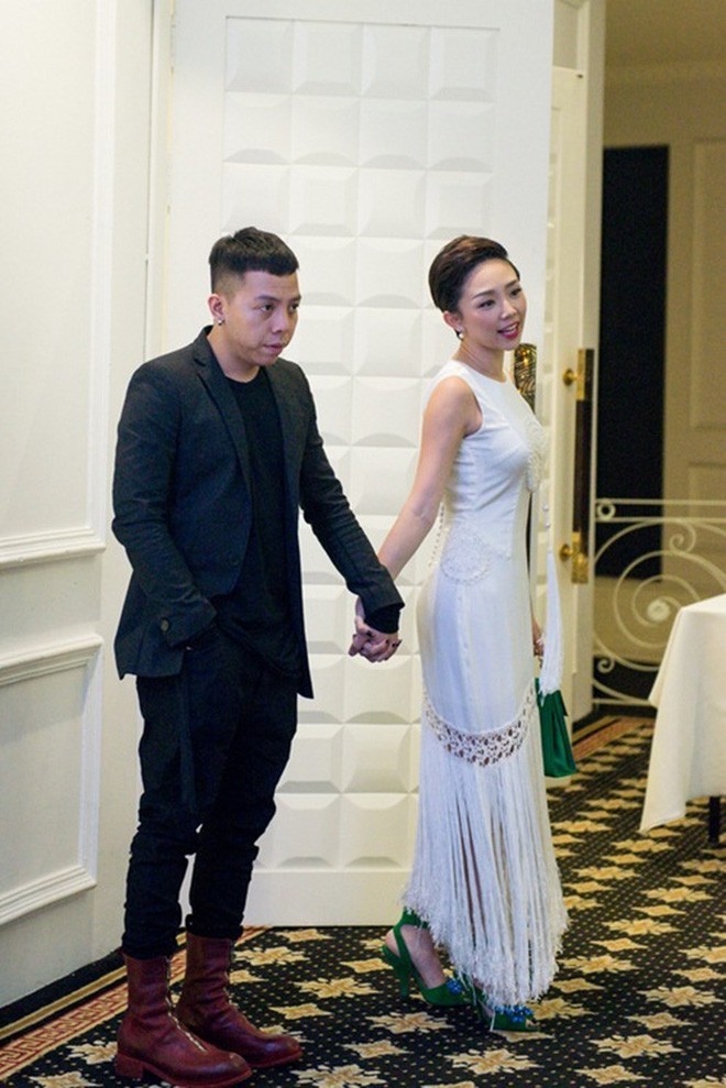 Sao Việt thi nhau khoe nhẫn đính hôn đắt giá, cớ sao Tóc Tiên cố giấu cho kỹ? - ảnh 1