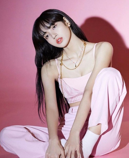 Dở khóc dở cười như Lisa: chụp ảnh quảng cáo mỹ phẩm nhưng khiến vòng cổ cháy hàng - ảnh 2