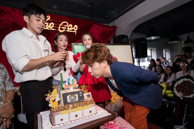 Ngô Kiến Huy đón tuổi mới tưng bừng chưa từng thấy: Sinh nhật biến thành mini show - ảnh 2