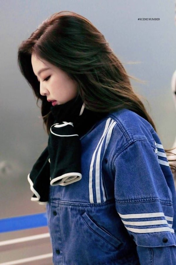 Những khoảnh khắc khiến fan K-Pop lo lắng cho sức khỏe tâm lý của Jennie (BLACKPINK) - ảnh 4