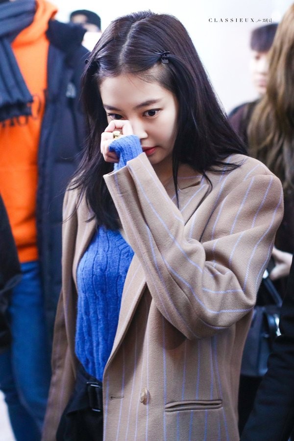 Những khoảnh khắc khiến fan K-Pop lo lắng cho sức khỏe tâm lý của Jennie (BLACKPINK) - ảnh 2