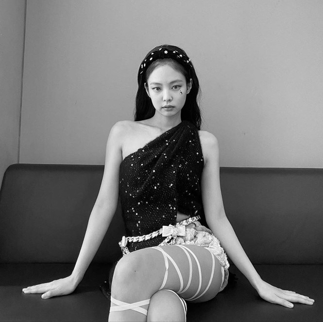 BLINK tức nổ mắt khi một fanpage thời trang chê tơi bời set đồ mới của Jennie (BLACKPINK) - ảnh 1