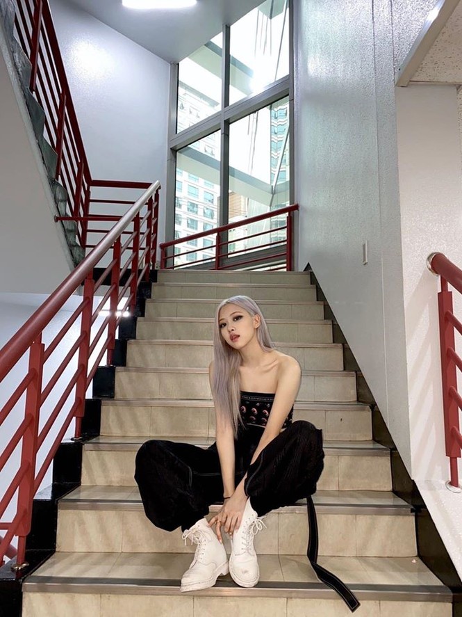 Cùng biến quần thành áo ống, cớ sao stylist BLACKPINK được khen còn stylist ITZY bị chê? - ảnh 6