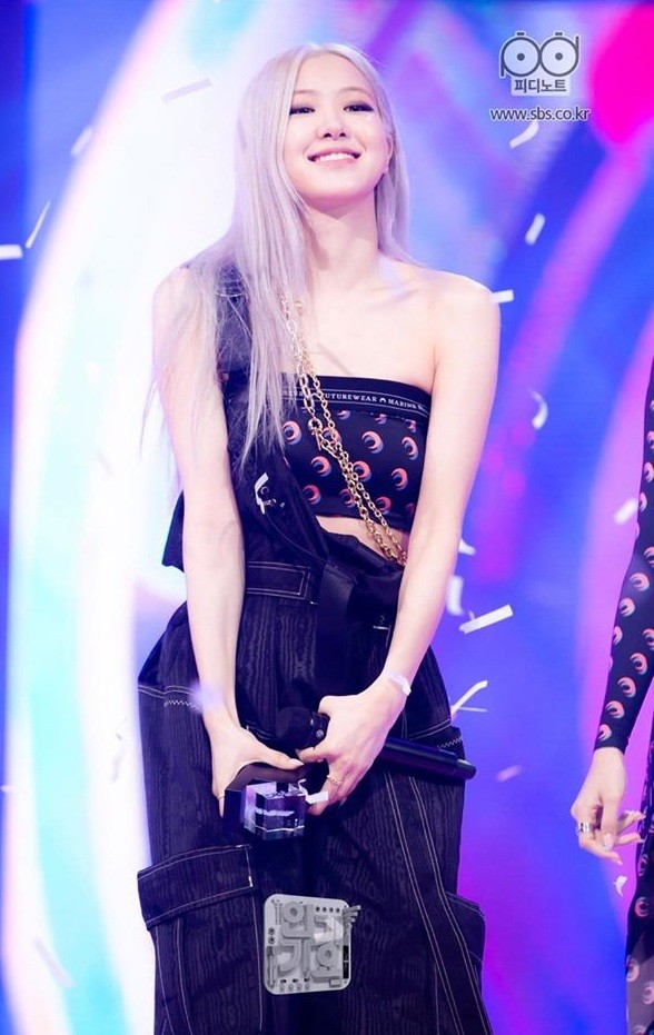 Cùng biến quần thành áo ống, cớ sao stylist BLACKPINK được khen còn stylist ITZY bị chê? - ảnh 3