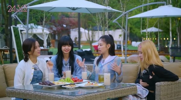 Lisa đã nói điều gì khi ôn lại kỷ niệm xưa khiến BLACKPINK giật mình sững sờ? - ảnh 3