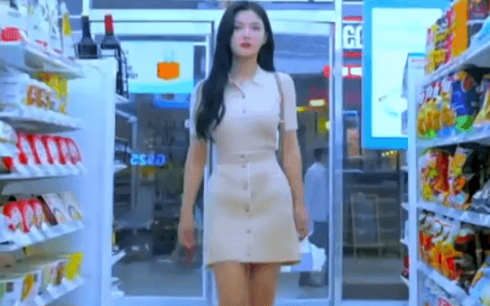Khổ như Kim Yoo Jung: Vóc dáng nuột nà mà cứ diện đồ ôm sát sẽ bị ném đá - ảnh 5