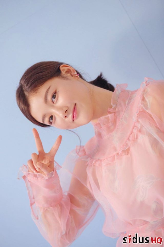 Khổ như Kim Yoo Jung: Vóc dáng nuột nà mà cứ diện đồ ôm sát sẽ bị ném đá - ảnh 8
