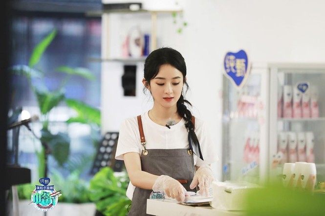Xinh đẹp, nổi tiếng, giàu có nhưng Triệu Lệ Dĩnh bị chê “kém duyên” vì thói quen này - ảnh 1