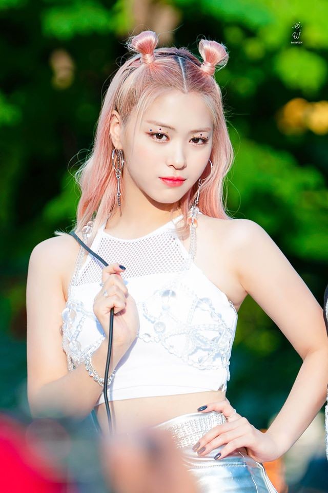 Ryu Jin (ITZY) tiết lộ bí mật vì sao các nữ idol K-Pop phải có thân hình mảnh mai - ảnh 2