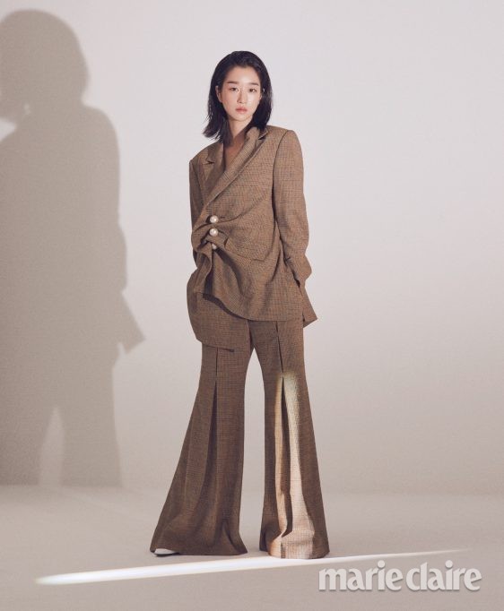Chân dài miên man mà Seo Ye Ji vẫn bị dìm dáng vì kiểu quần “chân ngắn một mẩu” này - ảnh 7