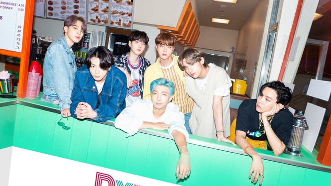 Trong khi chờ BTS qua Việt Nam diễn thì đừng bỏ qua concert online của gia đình Big Hit - ảnh 3