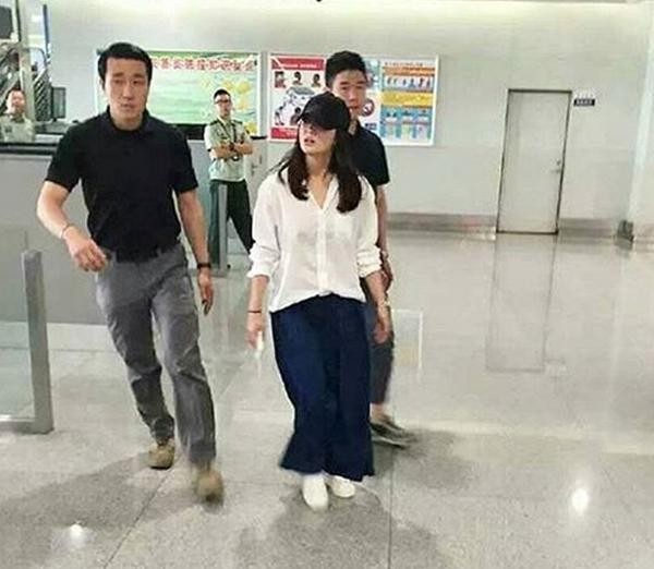 Vẫn biết Song Hye Kyo “thấp bé nhẹ cân” nhưng đâu ngờ lại gây “vỡ mộng” thế này - ảnh 5