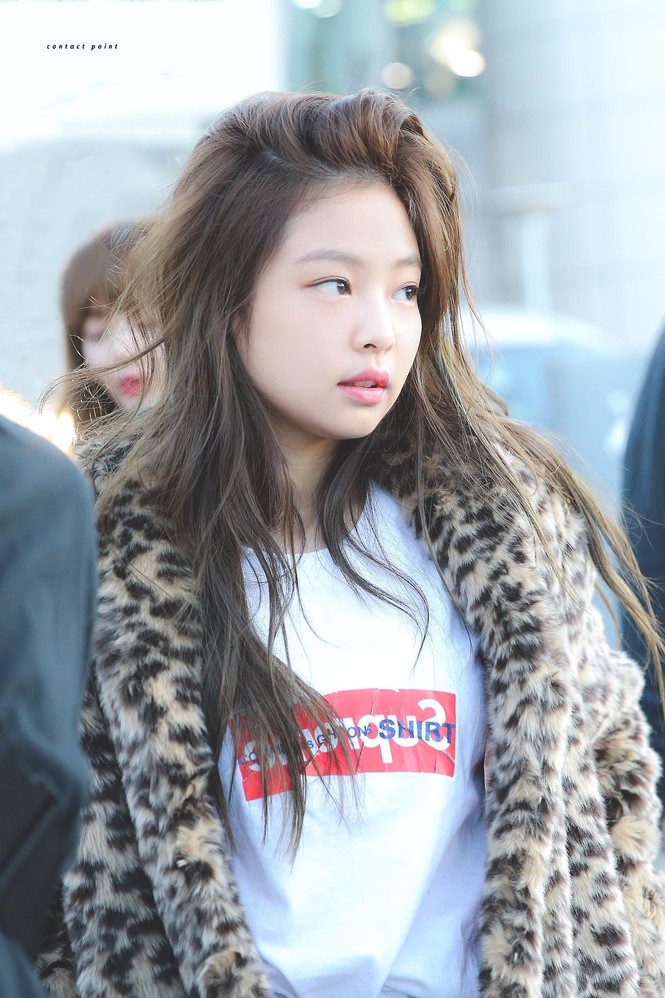 Jennie (BLACKPINK) chính là nữ idol đầu tiên đủ tự tin khoe mặt mộc lên sân khấu ca nhạc? - ảnh 1