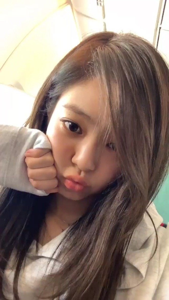 Jennie (BLACKPINK) chính là nữ idol đầu tiên đủ tự tin khoe mặt mộc lên sân khấu ca nhạc? - ảnh 7