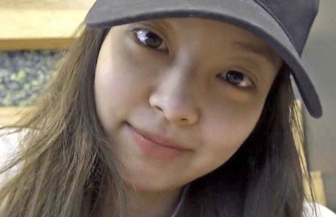 Jennie (BLACKPINK) chính là nữ idol đầu tiên đủ tự tin khoe mặt mộc lên sân khấu ca nhạc? - ảnh 8
