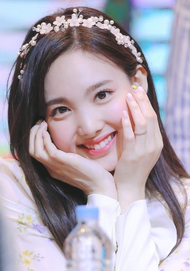 Nhuộm tóc mới khá giống Jennie nhưng vì đâu Nayeon (TWICE) bị chê nhiều hơn khen? - ảnh 3