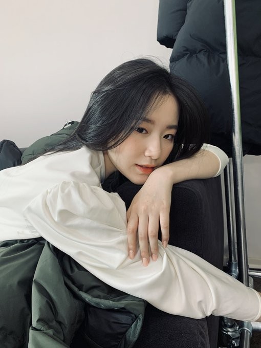 Giữa trăm nữ idol xinh đẹp, K-Pop chỉ có ba cô gái buồn man mác như giọt mưa thu - ảnh 1