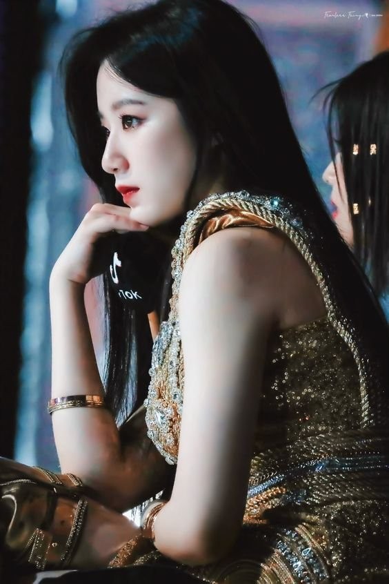 Giữa trăm nữ idol xinh đẹp, K-Pop chỉ có ba cô gái buồn man mác như giọt mưa thu - ảnh 6