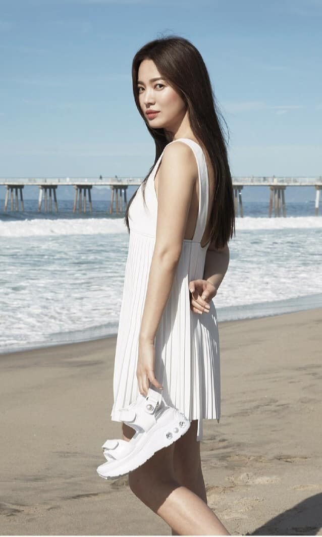 Loạt ảnh này có gì lạ mà giúp Song Hye Kyo được khen “hơn hẳn Kim Tae Hee, Son Ye Jin”? - ảnh 7