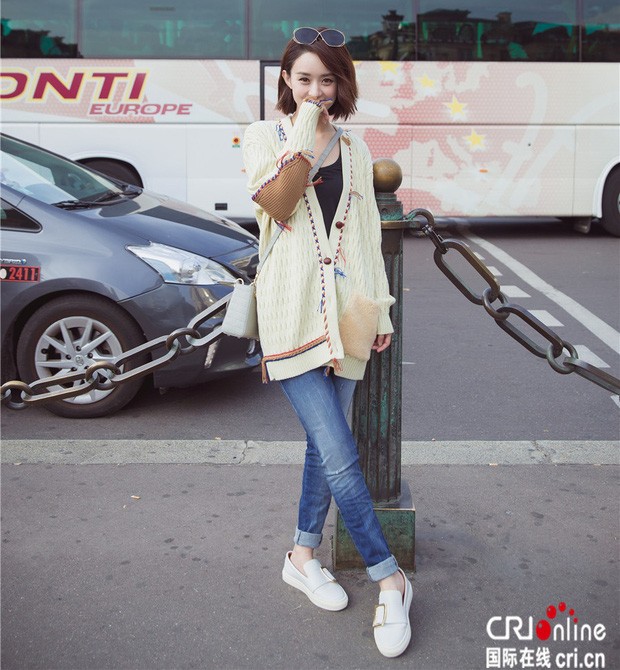 Ngày nào còn bị chê “phèn”, giờ Triệu Lệ Dĩnh chẳng hề kém cạnh khi đụng hàng Jennie - ảnh 1