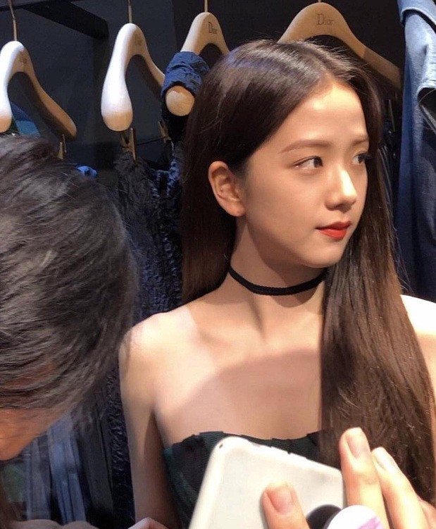 Quả không hổ danh là idol xinh như Hoa hậu, Jisoo đẹp đến mức đèn flash không thể dìm hàng - ảnh 2