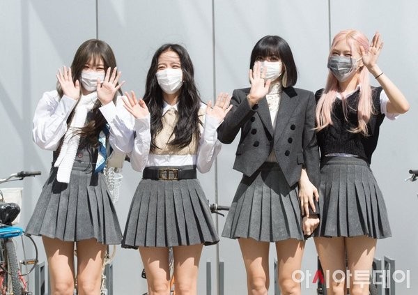 Chỉ là ghi hình cho “Knowing Bros” thôi, BLACKPINK cũng khiến netizen náo loạn vì điều này - ảnh 3