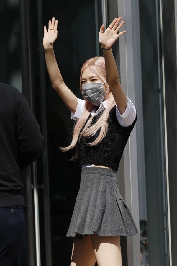 Chỉ là ghi hình cho “Knowing Bros” thôi, BLACKPINK cũng khiến netizen náo loạn vì điều này - ảnh 6
