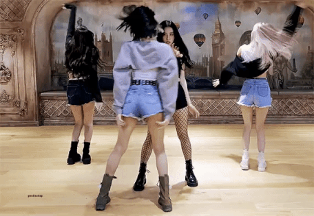 BLACKPINK khoe video tập nhảy ở trụ sở mới nhưng đâu có ngờ netizen chú ý đến thứ khác - ảnh 3