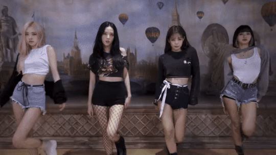 BLACKPINK khoe video tập nhảy ở trụ sở mới nhưng đâu có ngờ netizen chú ý đến thứ khác - ảnh 1