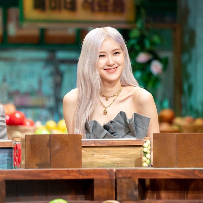 Vừa mới chê stylist chọn đồ dìm dáng Rosé, netizen phải “quay xe” vì màn phối đồ quá đỉnh - ảnh 5