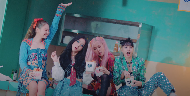 Điểm cộng cho stylist BLACKPINK vì không còn biến Jennie thành “nàng tiên cá mắc cạn” - ảnh 1